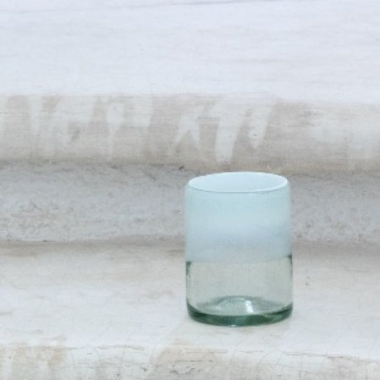 Vasos bajo de vidrio soplado transparente con blanco difuminado