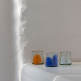 Vaso de vidrio soplado transparente con mancha blanca colección brochazo