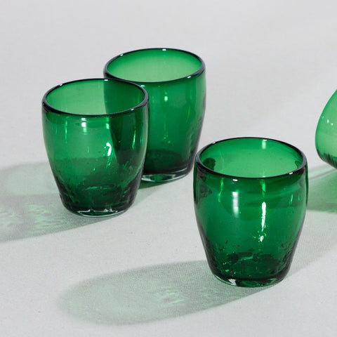 Vaso de vidrio reciclado barril amartillado verde jade
