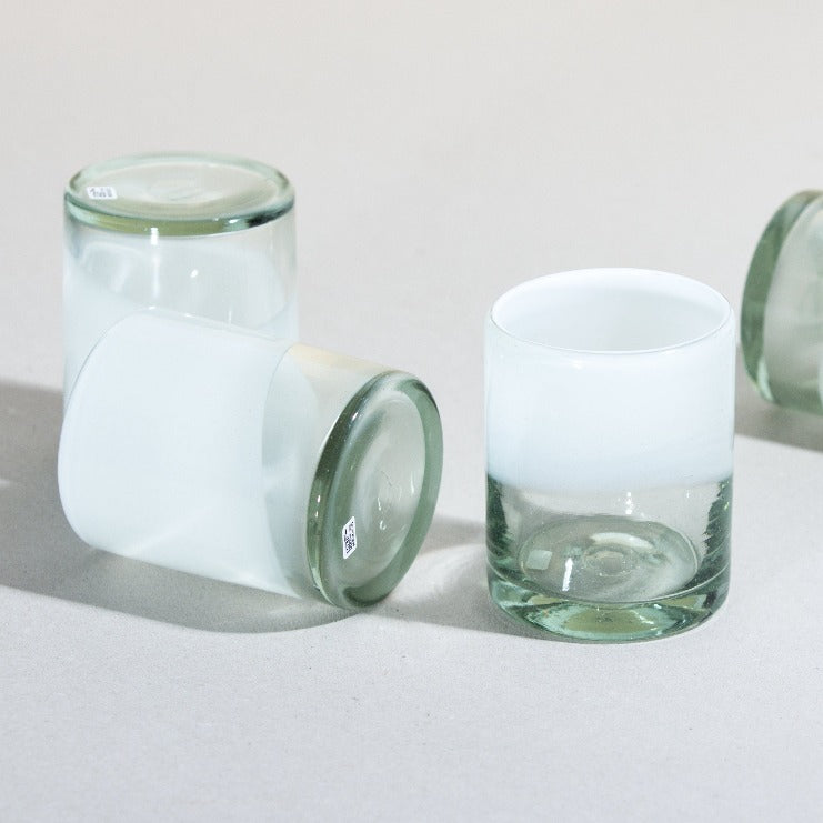 Vasos old fashioned de vidrio soplado borde color blanco y base transparente