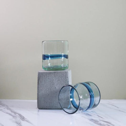 Vasos old fashioned de vidrio soplado transparente con banda turquesa